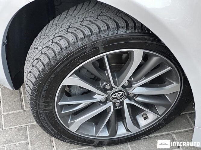 toyota Avensis 2015