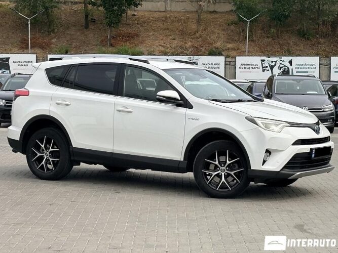 Toyota Rav-4 2017 doar la InterAuto