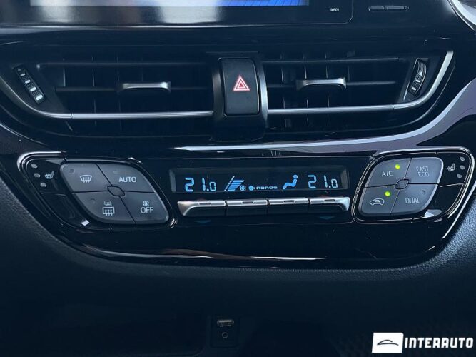 Toyota C-HR 43 toyota C-HR 2017