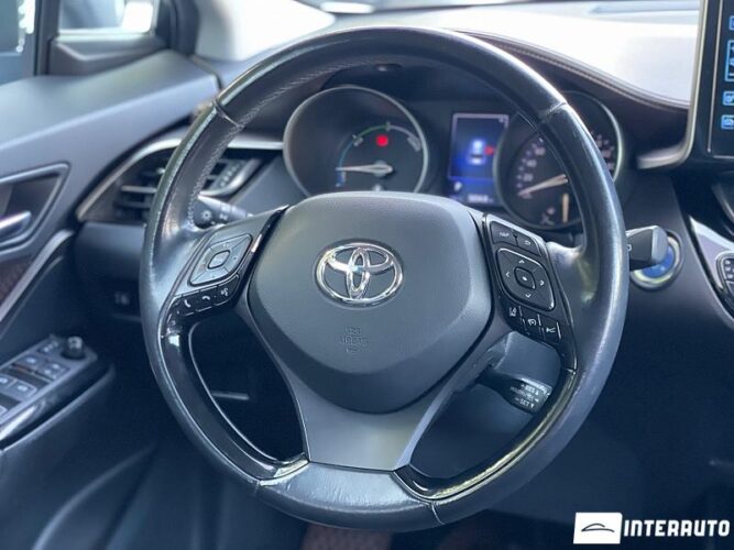 Toyota C-HR 39 toyota C-HR 2017