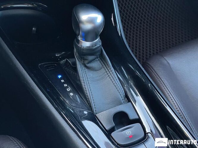 Toyota C-HR 44 toyota C-HR 2017