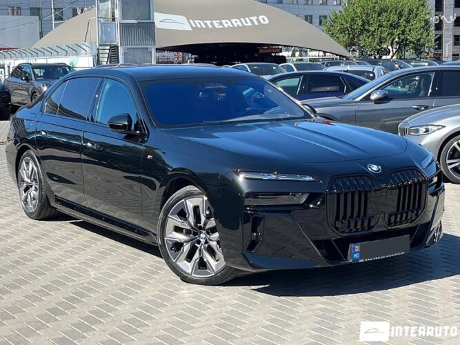 BMW 750e XDrive 2023 doar la InterAuto