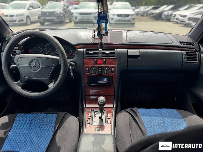 Mercedes E 220 31 mercedes E 220 1997