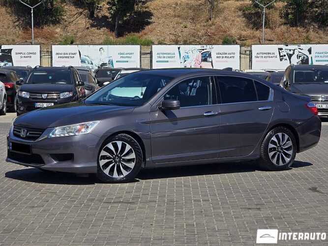 Honda Accord 2015 doar la InterAuto