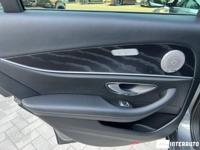 Mercedes E 220 66 mercedes E 220 2017