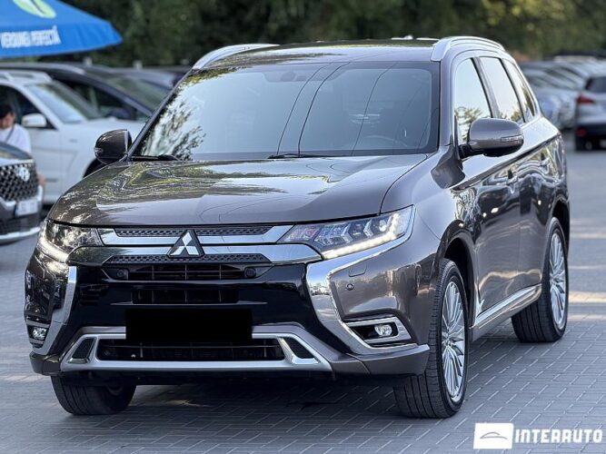 Mitsubishi Outlander 2019 doar la InterAuto