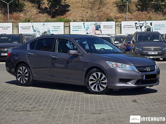 Honda Accord 2015 doar la InterAuto