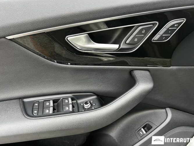 Audi Q7 61 audi Q7 2017