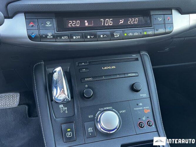 Lexus CT 200h 2014 doar la InterAuto
