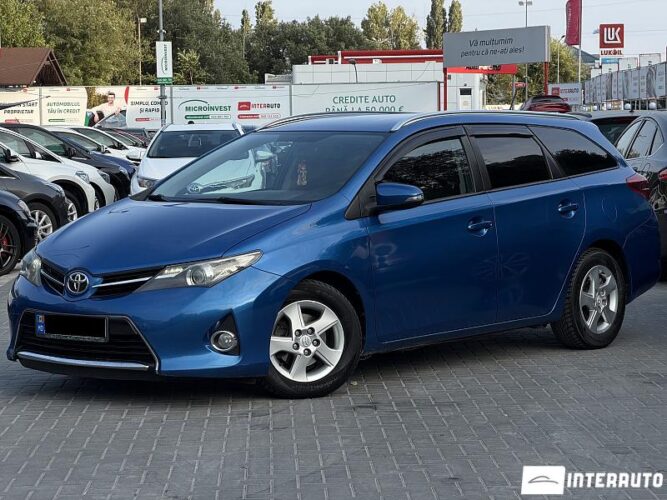 Toyota Auris 2013 doar la InterAuto
