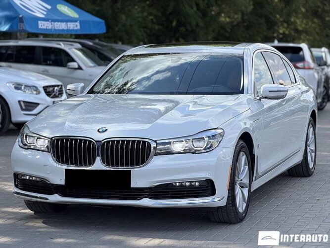 BMW 740e 2016 doar la InterAuto