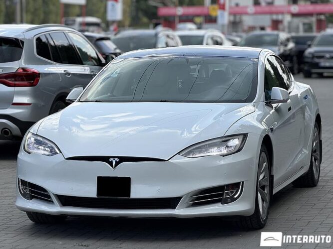 Tesla Model S 2017 doar la InterAuto