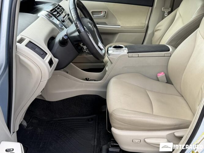 Toyota Prius Plus / V 34 toyota Prius Plus / V 2013
