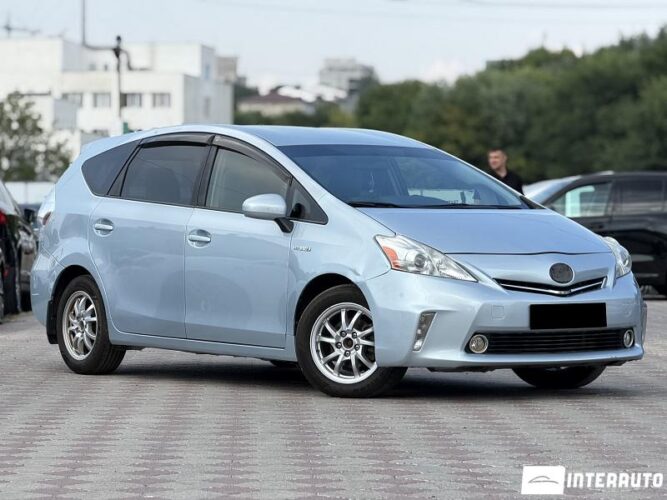 Toyota Prius Plus / V 32 toyota Prius Plus / V 2013