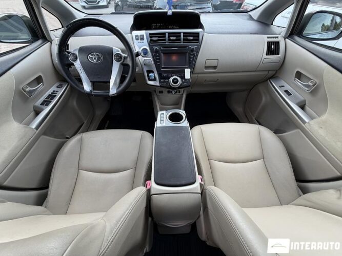 Toyota Prius Plus / V 37 toyota Prius Plus / V 2013