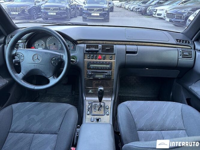 Mercedes E 320 40 mercedes E 320 2000