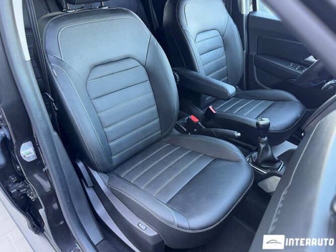 Dacia Duster 41 dacia Duster 2020