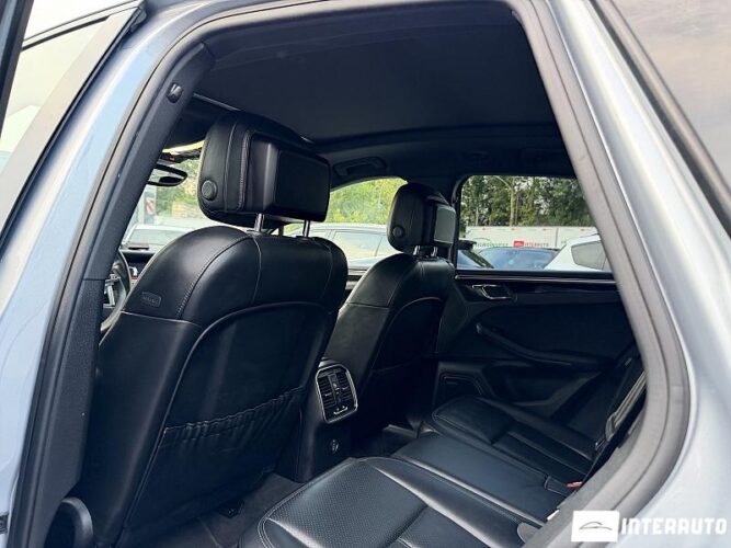 Porsche Macan 50 porsche Macan 2017