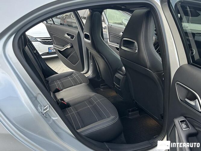Mercedes A 180 44 mercedes A 180 2017