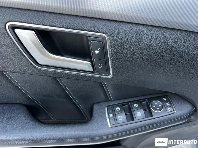 Mercedes E 220 43 mercedes E 220 2013