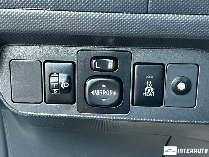Toyota Auris 39 toyota Auris 2010