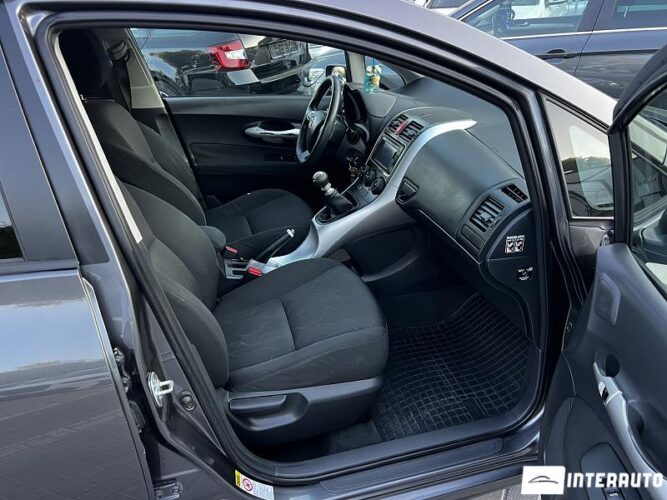 Toyota Auris 33 toyota Auris 2010