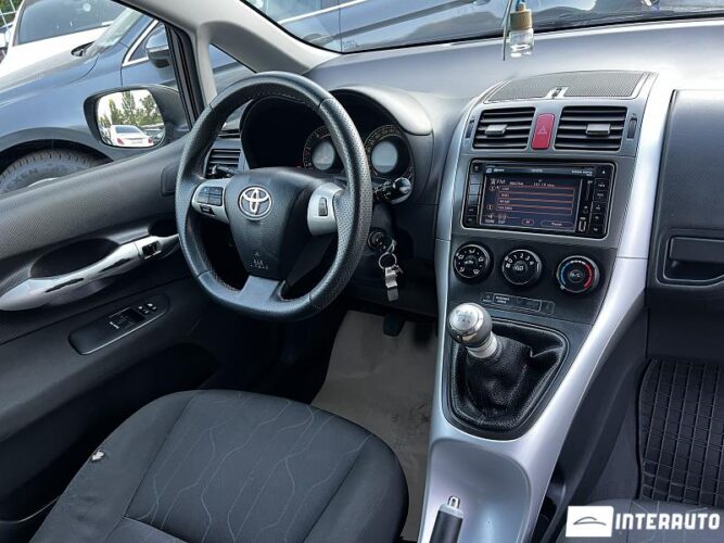 Toyota Auris 32 toyota Auris 2010