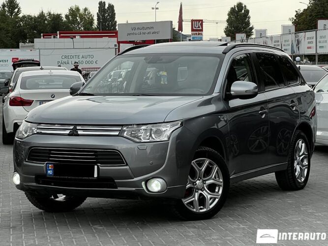 Mitsubishi Outlander 2013 doar la InterAuto