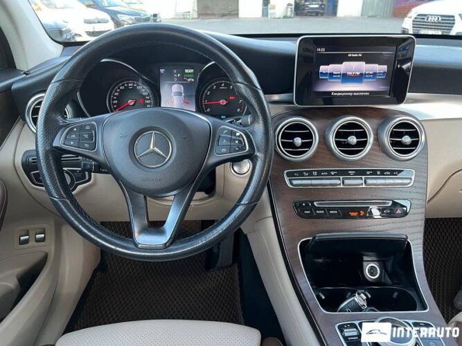 Mercedes GLC 350e 46 mercedes GLC 350e 2019