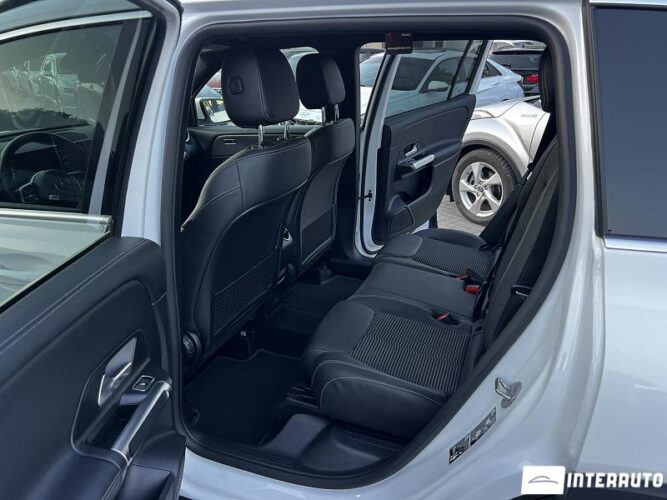 Mercedes GLB 200d 37 mercedes GLB 200d 2022