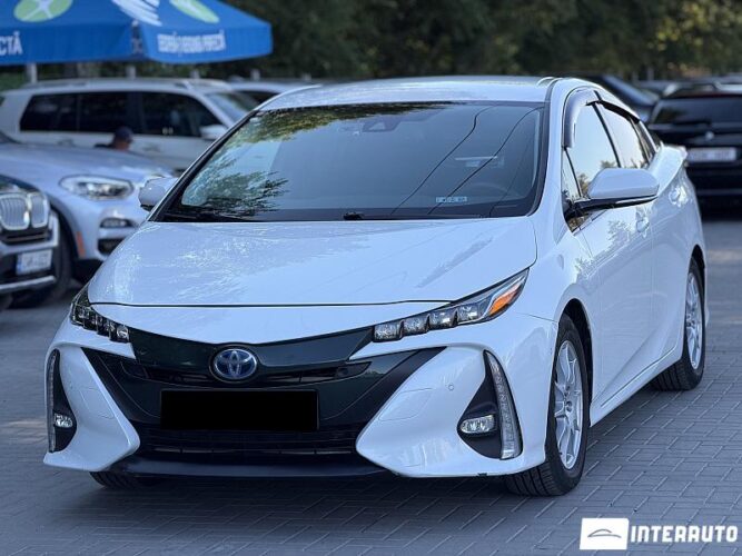 Toyota Prius 2017 doar la InterAuto