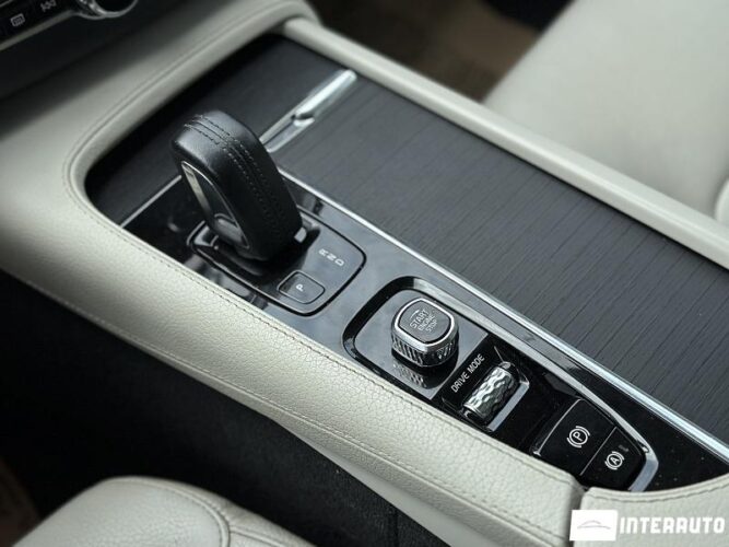 Volvo XC 90 52 volvo XC 90 2020