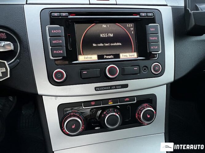 Volkswagen Passat 37 volkswagen Passat 2010