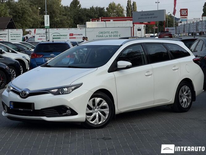 Toyota Auris 2015 doar la InterAuto