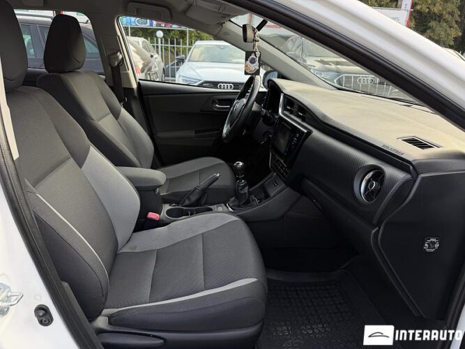 Toyota Auris 36 toyota Auris 2015