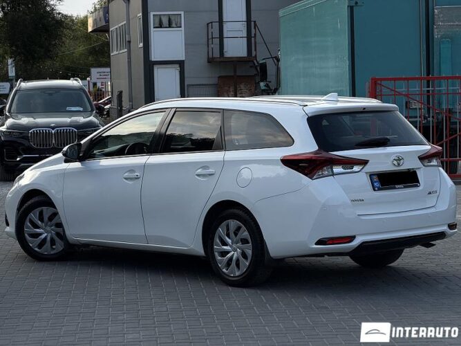 Toyota Auris 33 toyota Auris 2015