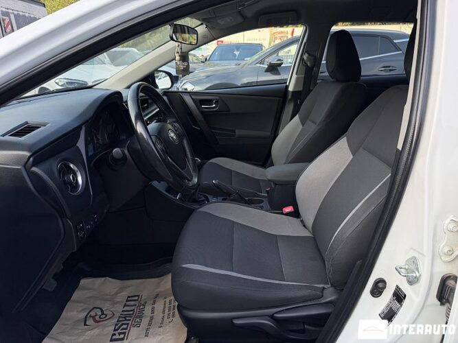Toyota Auris 34 toyota Auris 2015