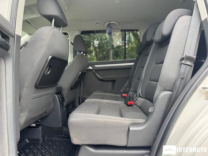 Volkswagen Touran 47 volkswagen Touran 2011