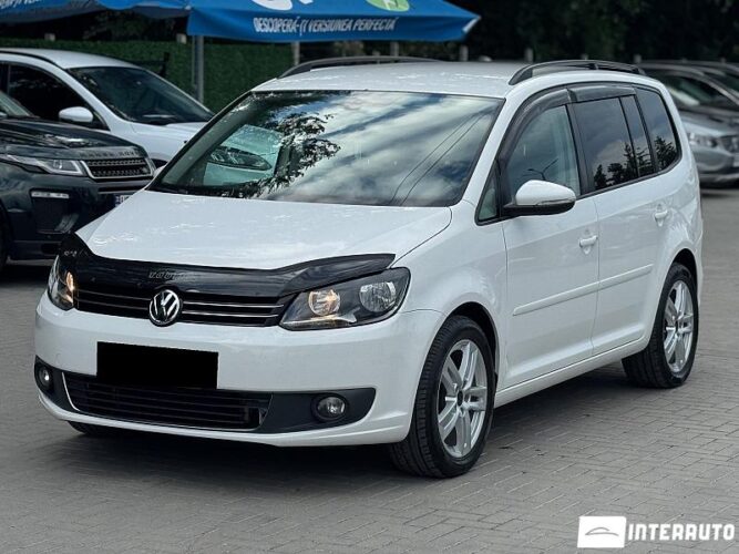 Volkswagen Touran 2011 doar la InterAuto