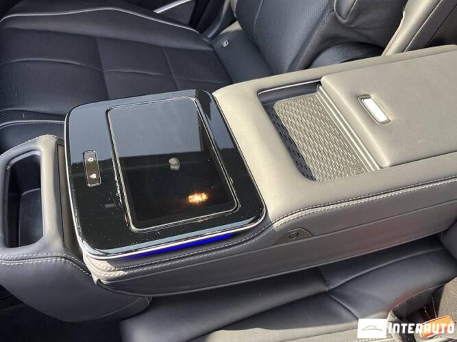 Mercedes GLS 400 56 mercedes GLS 400 2023