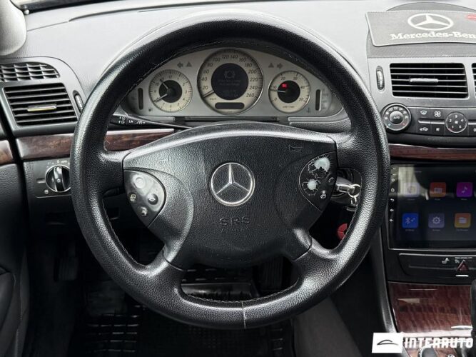 Mercedes E 220 36 mercedes E 220 2005