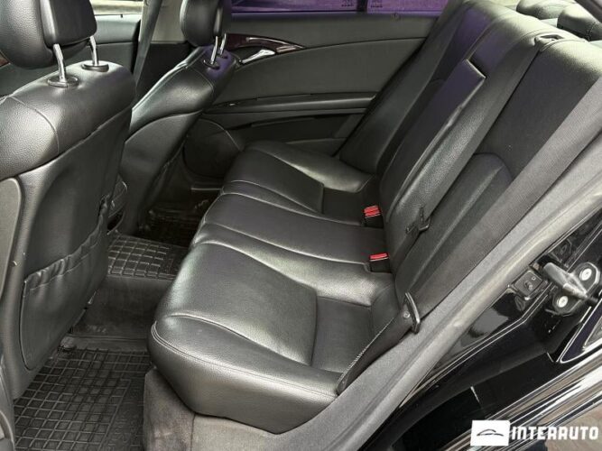 Mercedes E 220 43 mercedes E 220 2005