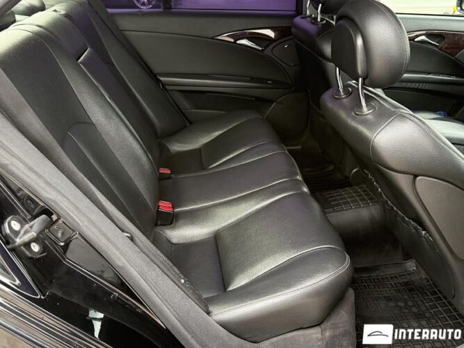 Mercedes E 220 44 mercedes E 220 2005