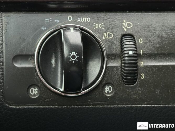 Mercedes E 220 37 mercedes E 220 2005