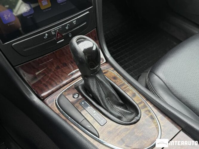 Mercedes E 220 41 mercedes E 220 2005