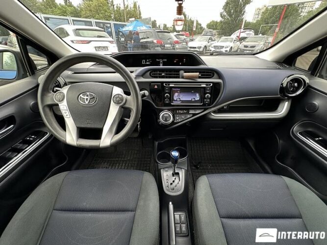 toyota Prius C 2016