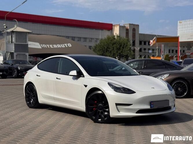 Tesla Model 3 2021 doar la InterAuto