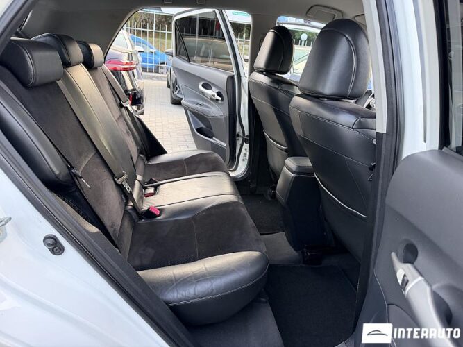 Toyota Auris 37 toyota Auris 2011