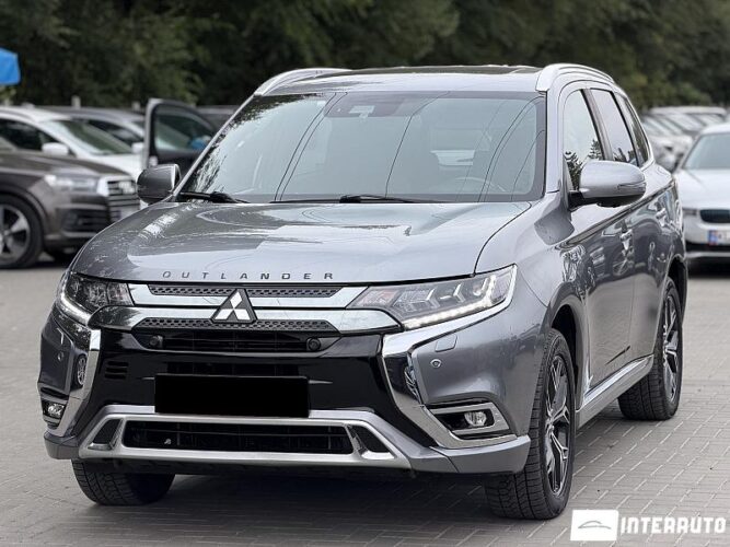 Mitsubishi Outlander 2018 doar la InterAuto