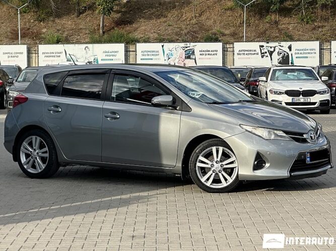 Toyota Auris 2014 doar la InterAuto